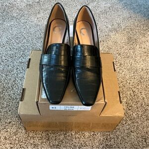 Black kitten heel pump